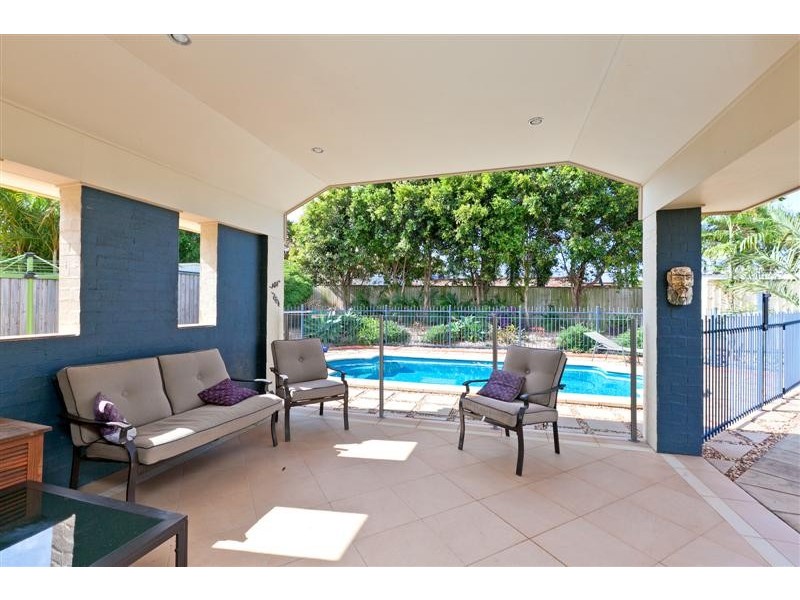 11 Baylink Drive, Redland Bay QLD 4165