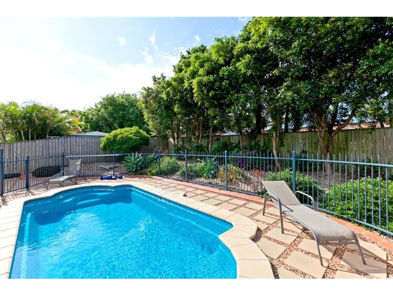 11 Baylink Drive, Redland Bay QLD 4165