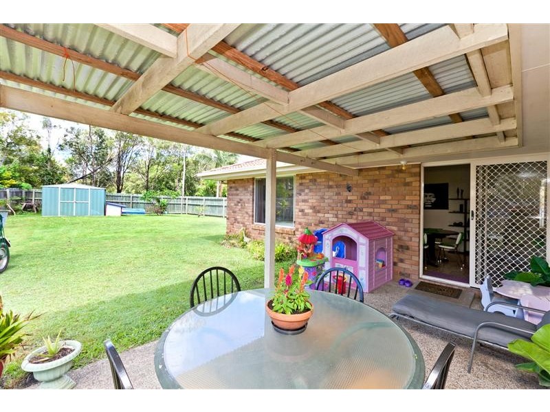 2 Club Crescent, Redland Bay QLD 4165