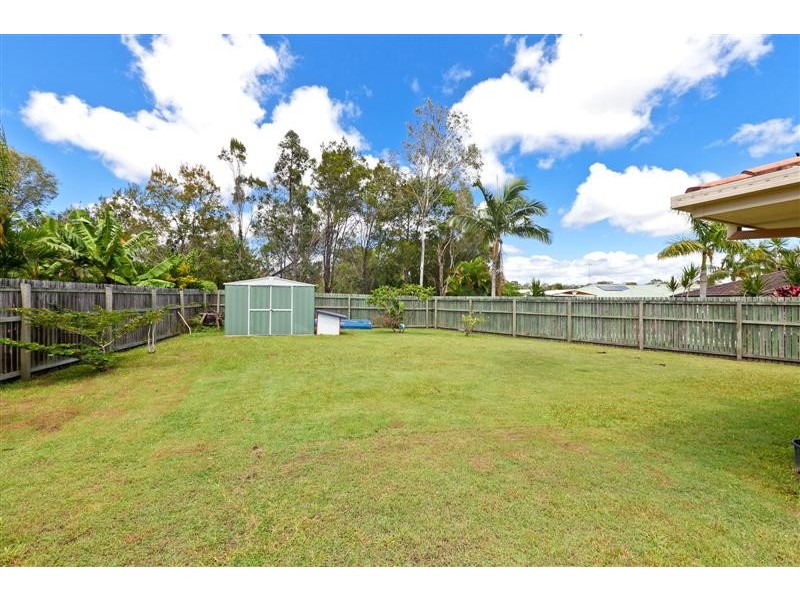 2 Club Crescent, Redland Bay QLD 4165
