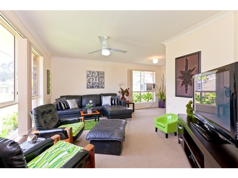 2 Club Crescent, Redland Bay QLD 4165