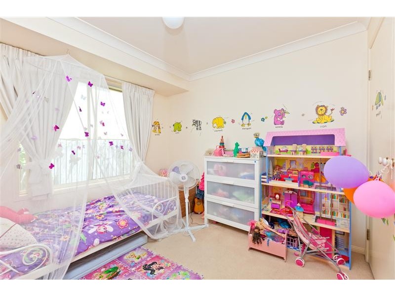 2 Club Crescent, Redland Bay QLD 4165