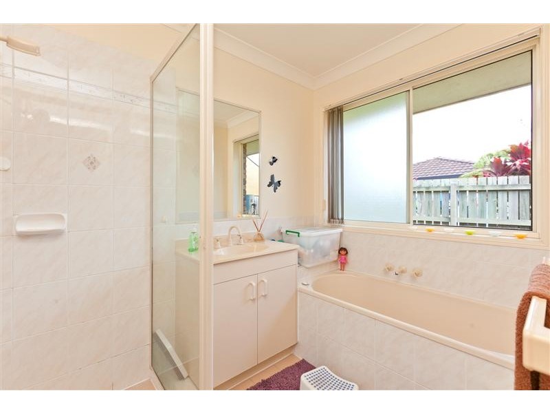 2 Club Crescent, Redland Bay QLD 4165