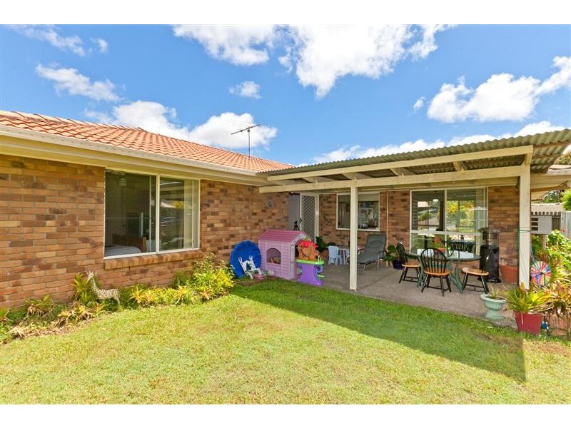 2 Club Crescent, Redland Bay QLD 4165