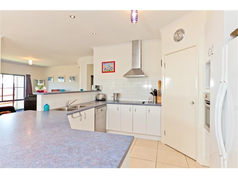 52 Ebony Crescent, Redland Bay QLD 4165
