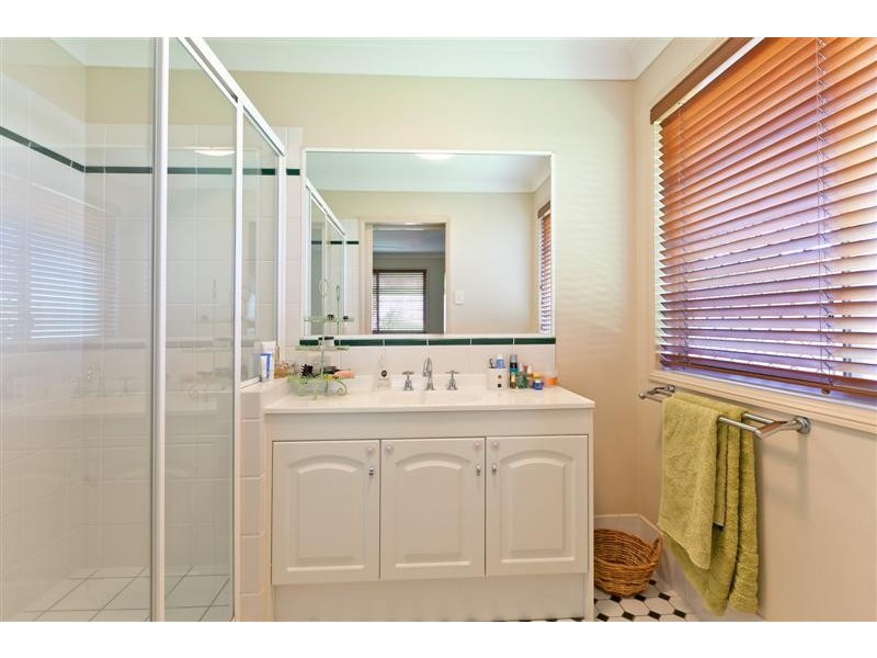 10 Seaholly Crescent, Victoria Point QLD 4165