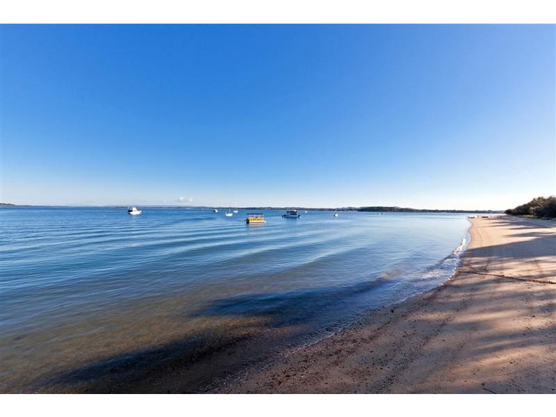 16 Shirley Street, Coochiemudlo Island QLD 4184