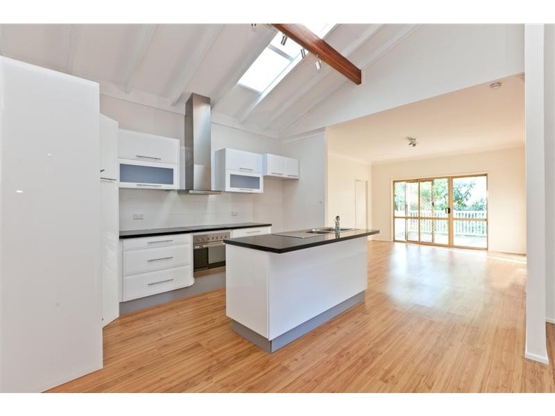 16 Shirley Street, Coochiemudlo Island QLD 4184