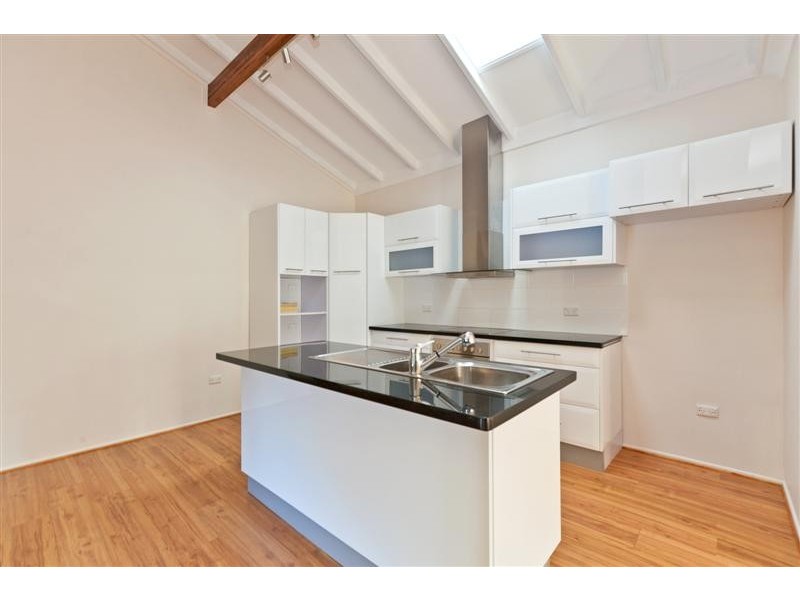 16 Shirley Street, Coochiemudlo Island QLD 4184