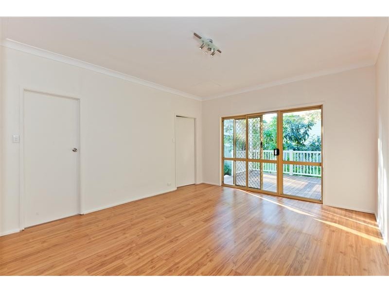 16 Shirley Street, Coochiemudlo Island QLD 4184