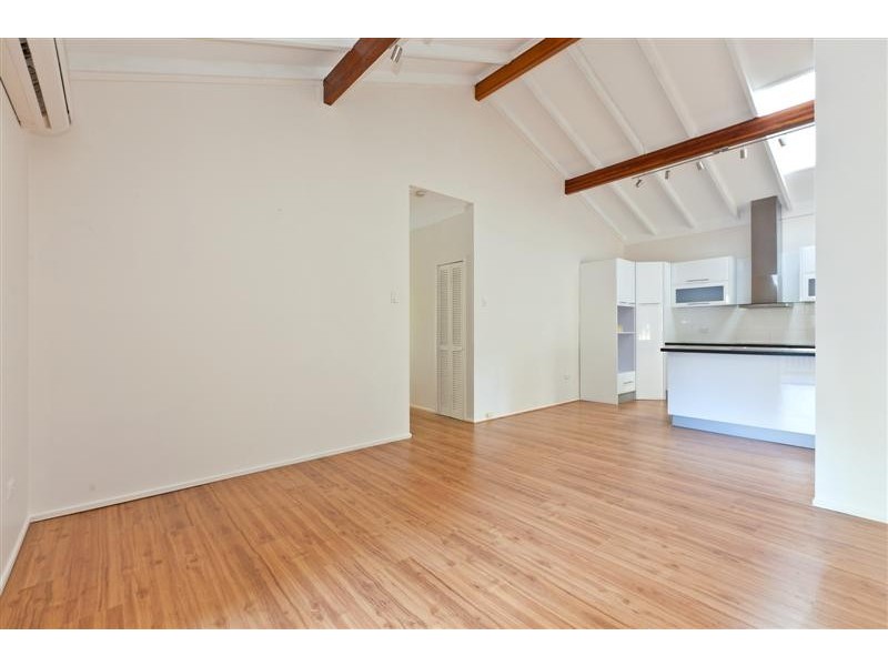 16 Shirley Street, Coochiemudlo Island QLD 4184