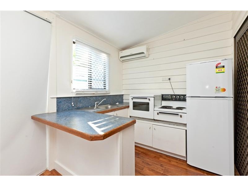 16 Shirley Street, Coochiemudlo Island QLD 4184