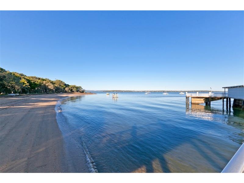 16 Shirley Street, Coochiemudlo Island QLD 4184