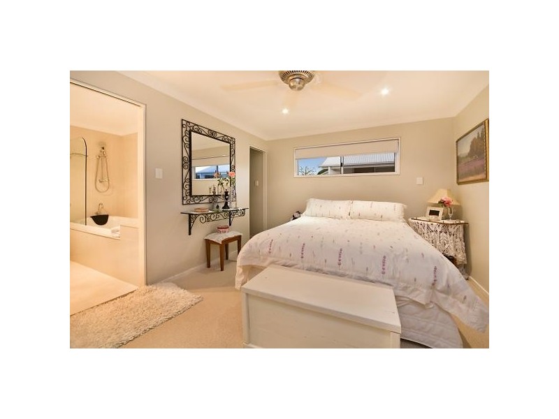 16 Oak Street, Ormiston QLD 4160