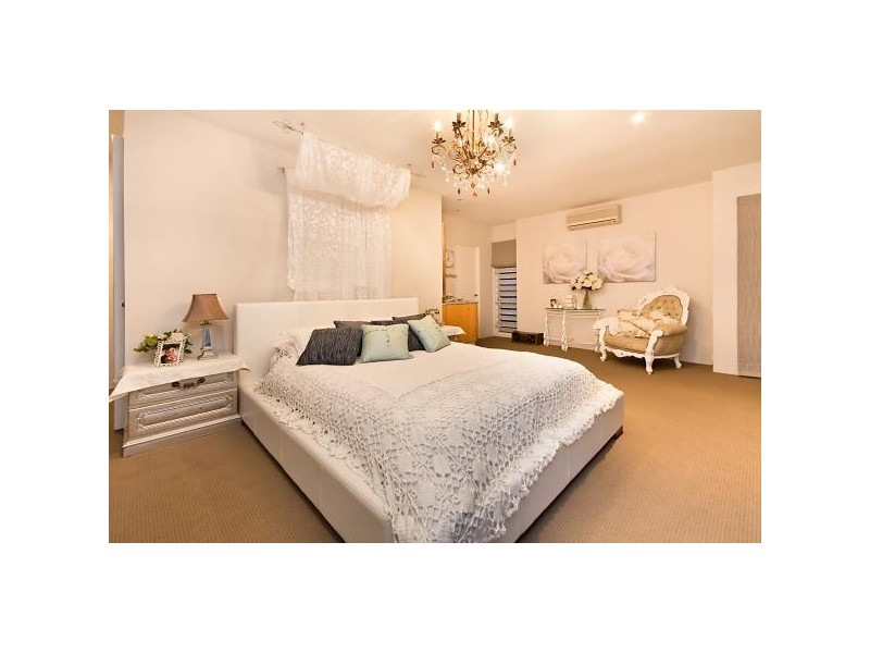 16 Oak Street, Ormiston QLD 4160