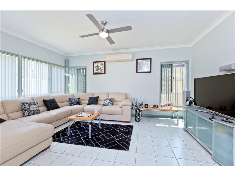 9 Newcomb Court, Redland Bay QLD 4165