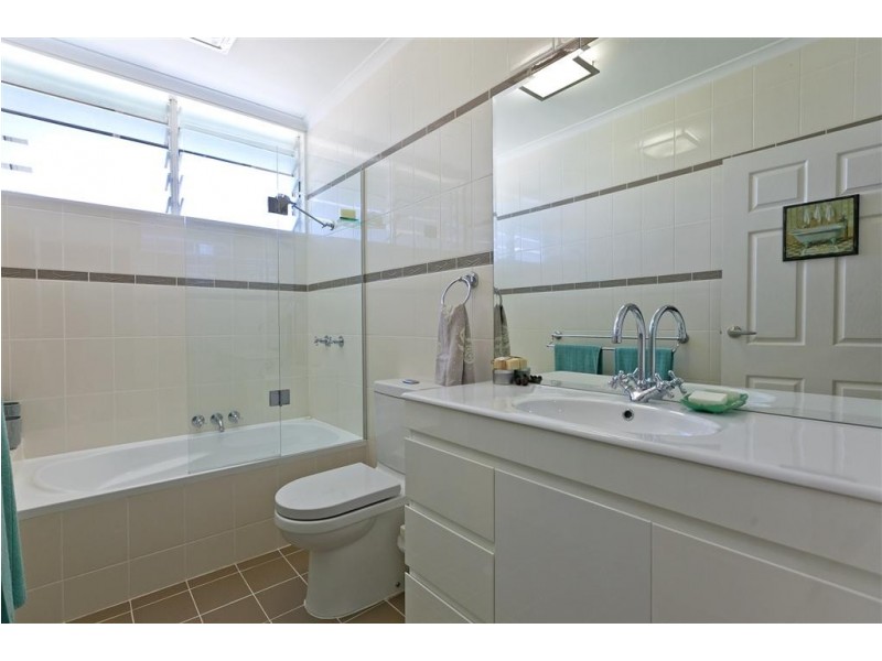 17 Azalea Street, Redland Bay QLD 4165
