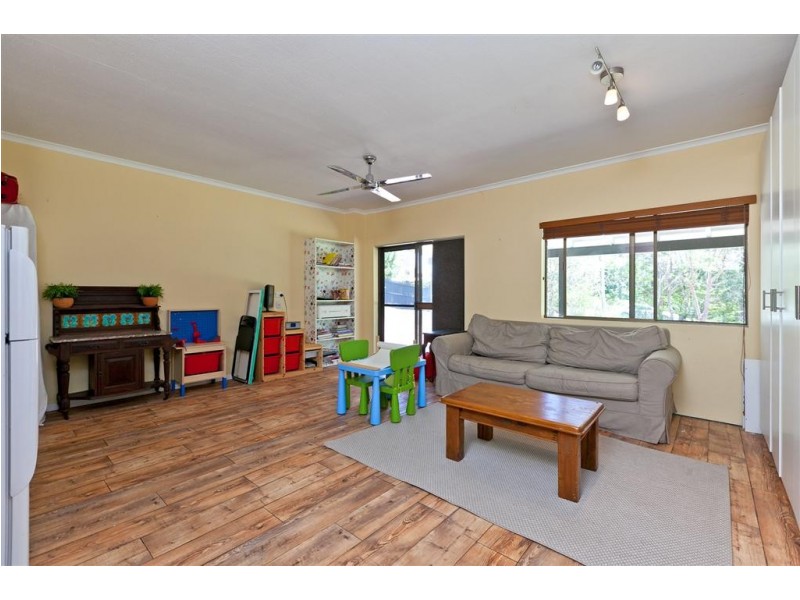 17 Azalea Street, Redland Bay QLD 4165