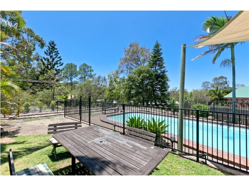 17 Azalea Street, Redland Bay QLD 4165