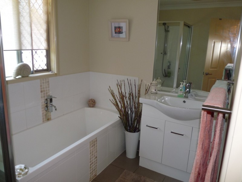 2/10 Sutton Street, Victoria Point QLD 4165