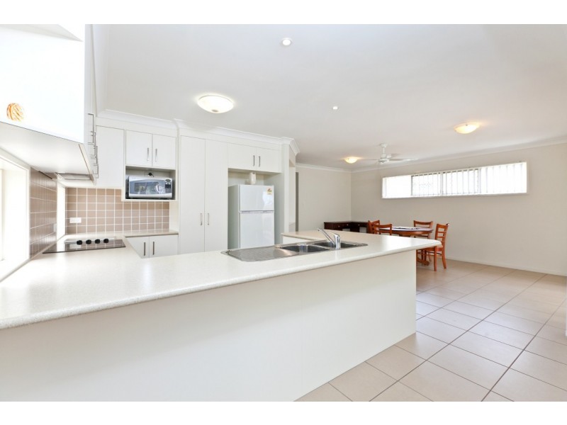 2/31 Haig Road, Birkdale QLD 4159