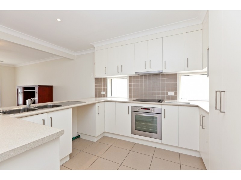 2/31 Haig Road, Birkdale QLD 4159