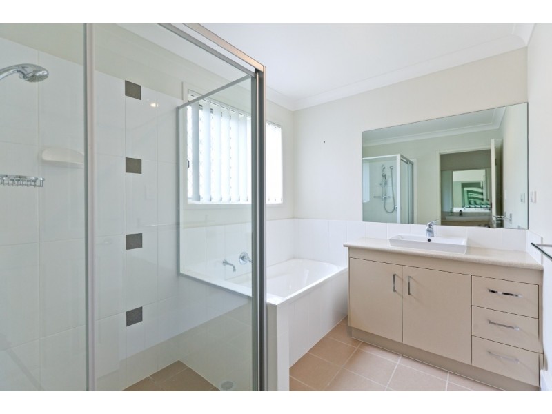 2/31 Haig Road, Birkdale QLD 4159