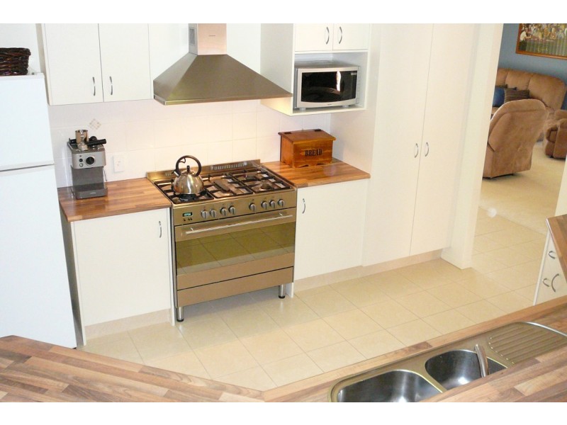 6 Crestlea Street, Victoria Point QLD 4165