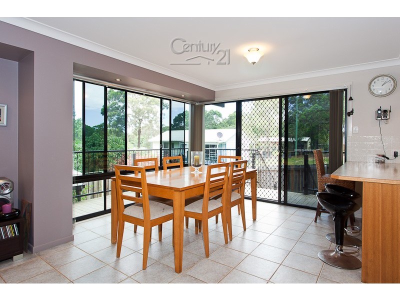 9 Helen Parade, Lamb Island QLD 4184