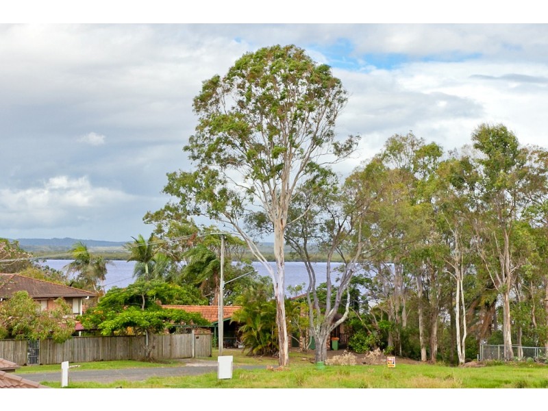 2 Sandy Cove Place, Redland Bay QLD 4165