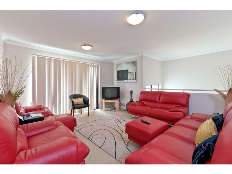 2 Sandy Cove Place, Redland Bay QLD 4165