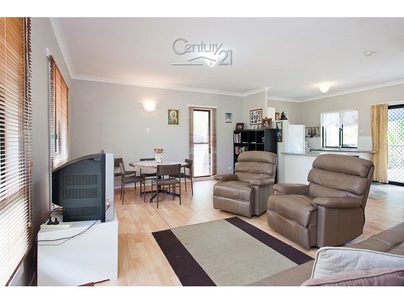 10 Peace Street, Lamb Island QLD 4184