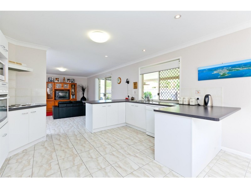 9 Parklands Court, Victoria Point QLD 4165