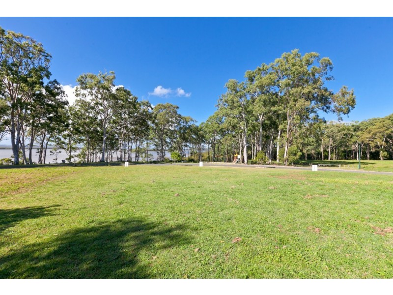 11 Sandy Cove Place, Redland Bay QLD 4165