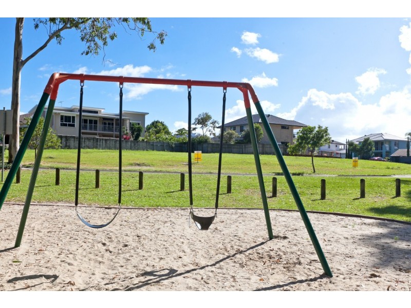 11 Sandy Cove Place, Redland Bay QLD 4165