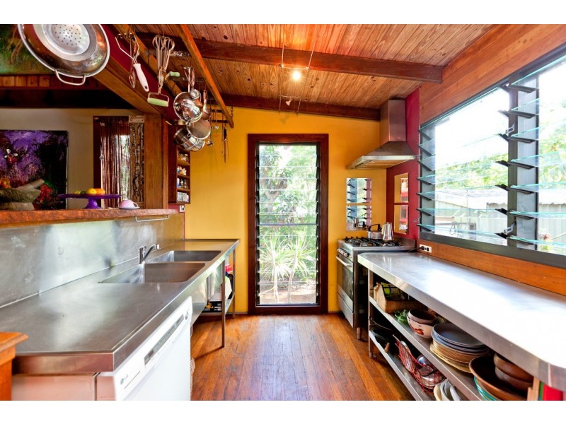 11 Aminya Street, Coochiemudlo Island QLD 4184