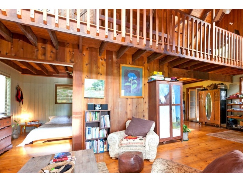 11 Aminya Street, Coochiemudlo Island QLD 4184