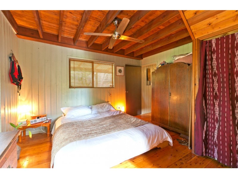 11 Aminya Street, Coochiemudlo Island QLD 4184