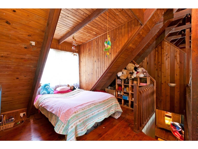 11 Aminya Street, Coochiemudlo Island QLD 4184