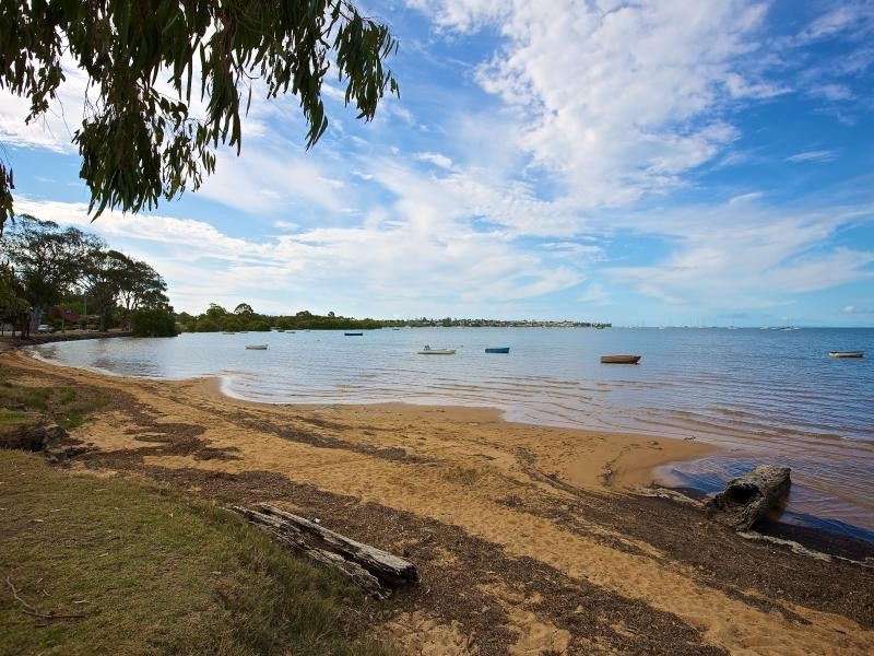 1 Regency Street, Victoria Point QLD 4165