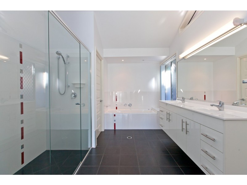 15 Creekwood Street, Victoria Point QLD 4165