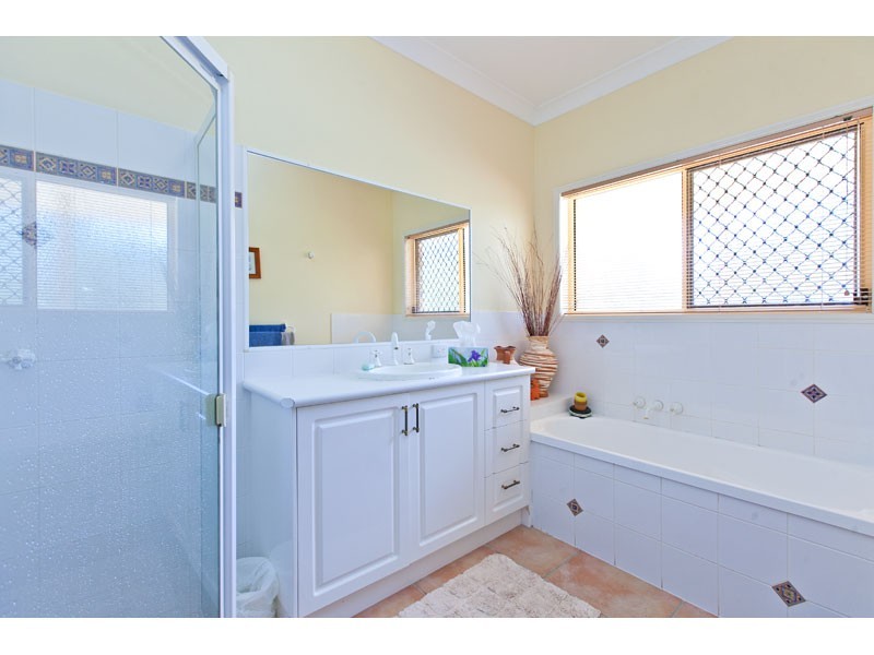 68-70 Kinross Road, Thornlands QLD 4164