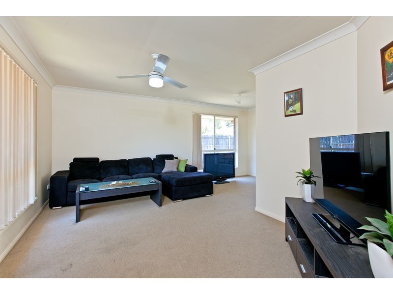2 Club Crescent, Redland Bay QLD 4165