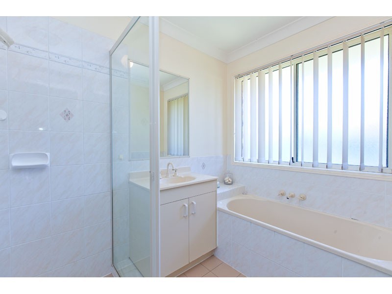 2 Club Crescent, Redland Bay QLD 4165