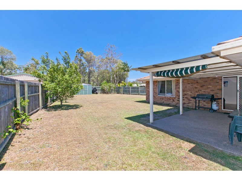 2 Club Crescent, Redland Bay QLD 4165