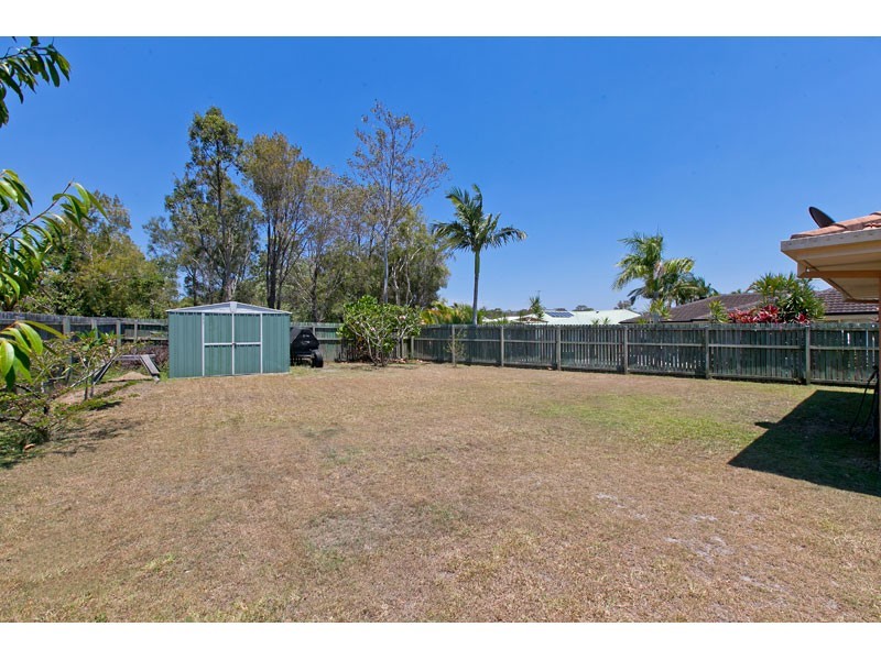 2 Club Crescent, Redland Bay QLD 4165