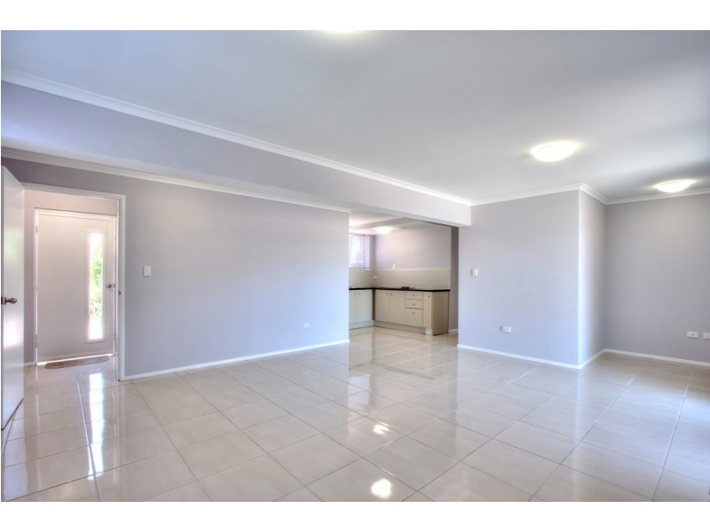 8 Francis Road, Shailer Park QLD 4128