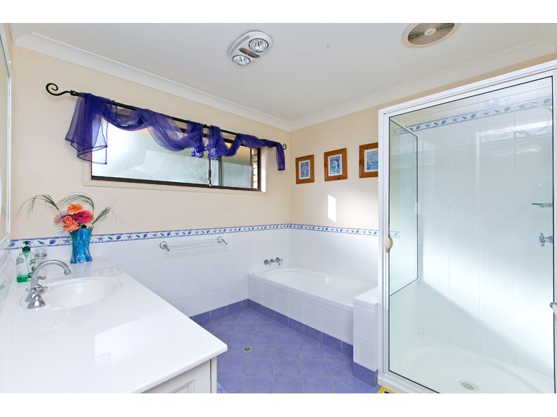 9 Beach Court, Victoria Point QLD 4165