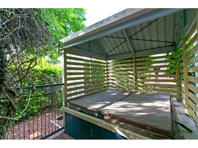9 Beach Court, Victoria Point QLD 4165