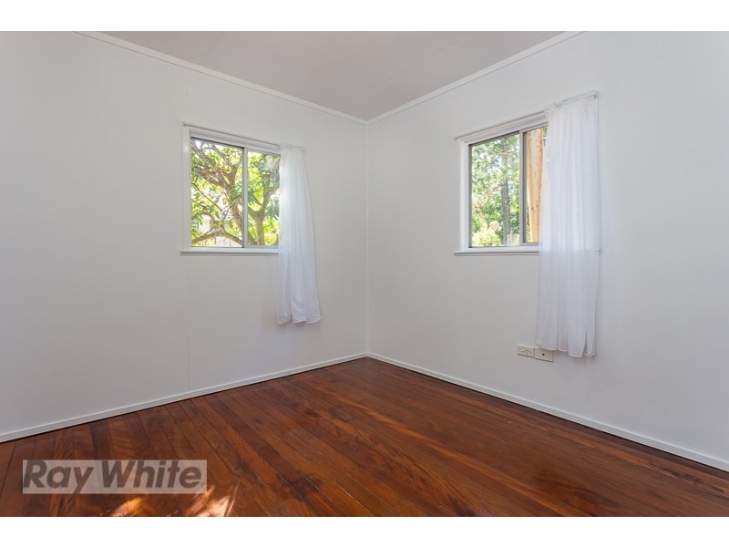 2 Pandanus Street, Coochiemudlo Island QLD 4184